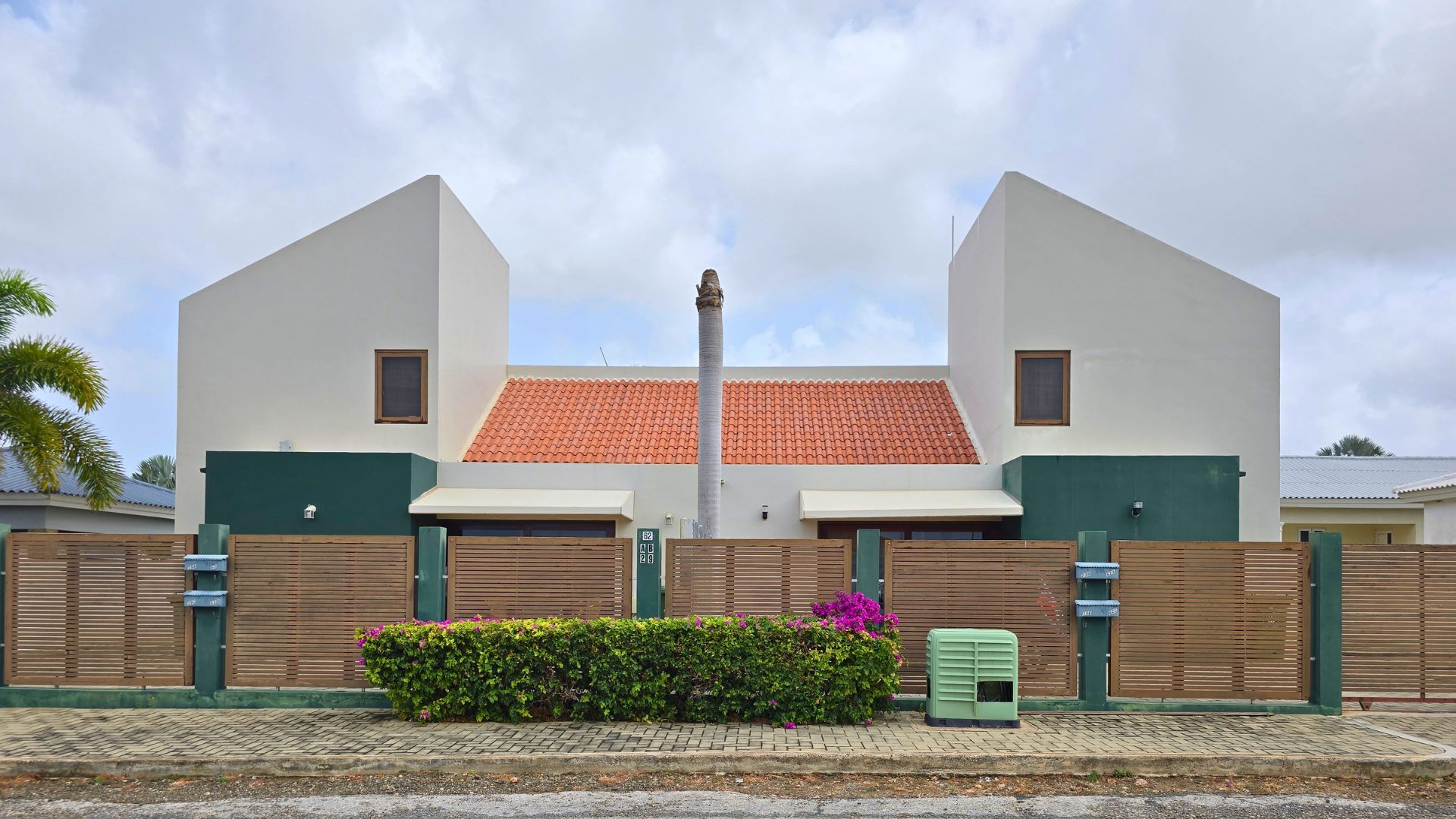 Cura&ccedil;ao real estate Sunset Heights rental front view