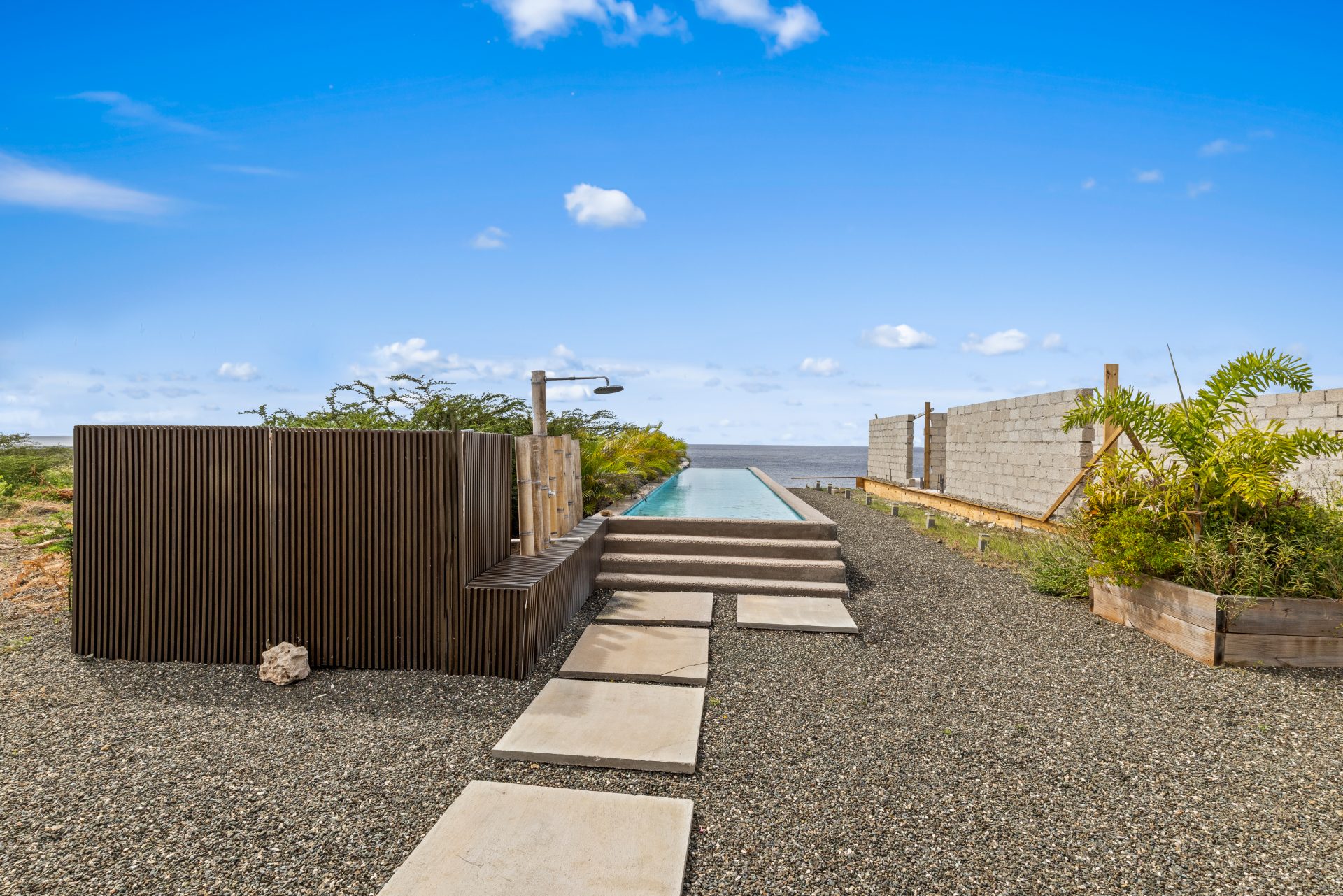 Jeremi Curaçao infinity pool ocean view private outdoor shower