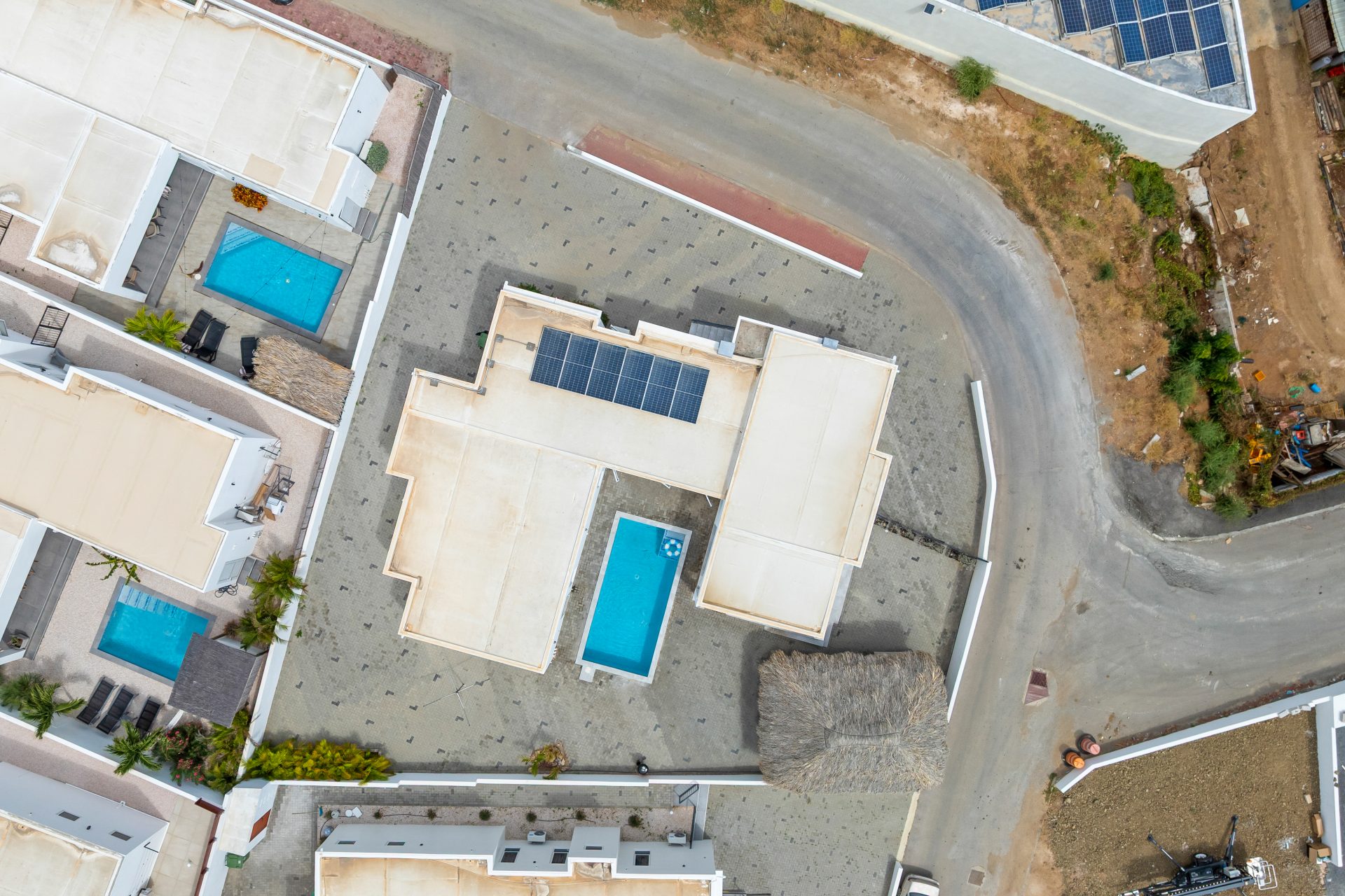 for sale in curaçao real estate in turnkey villa in Vredenberg exterior view with paved driveway