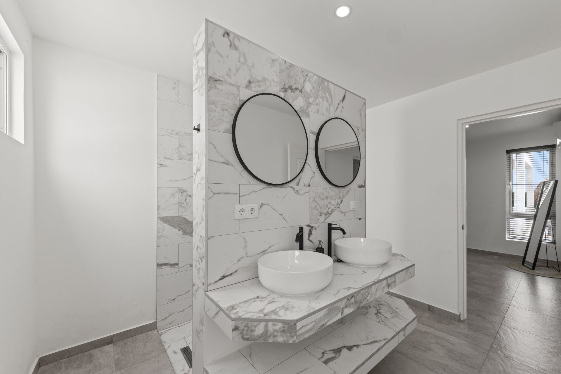 for sale in curaçao real estate in turnkey villa in Vredenberg bathroom detail with matte black fixtures and sink