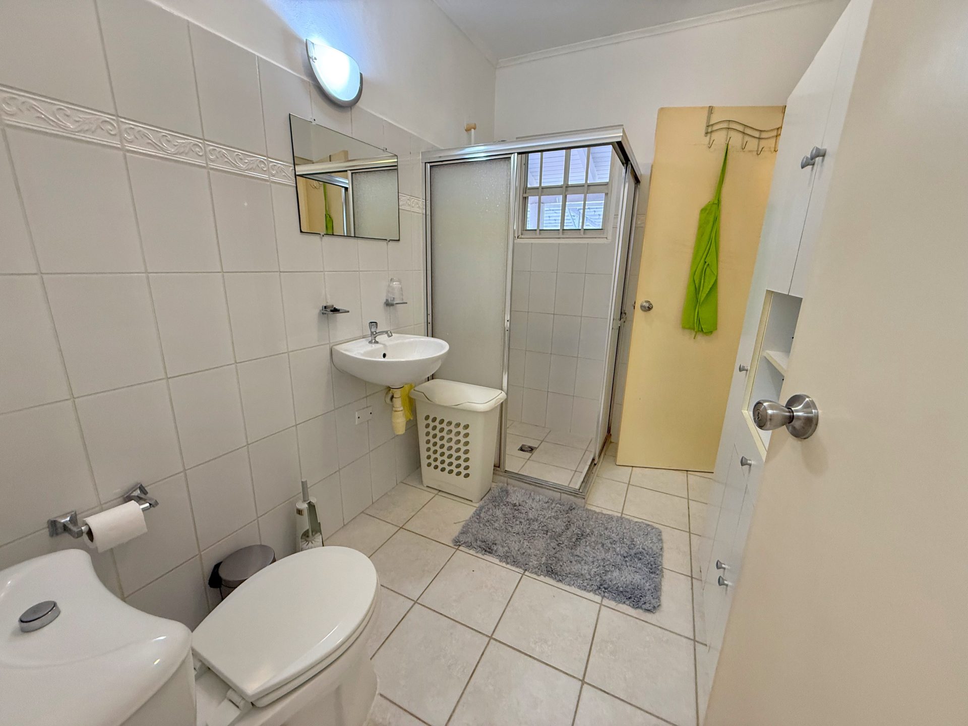 for rent in Curacao real estate Fully furnished two-bedroom bungalow bathroom at Residence Palma Real