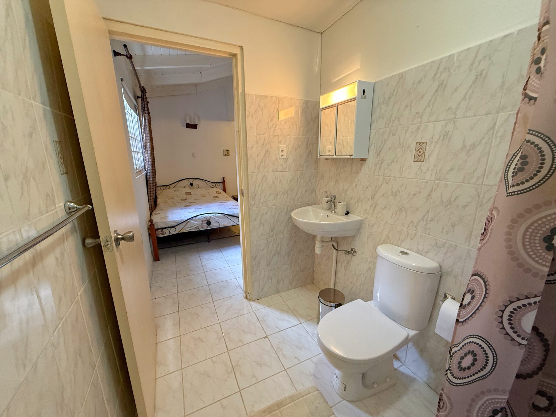 for rent in Curacao real estate Fully furnished two-bedroom bungalow bathroom at Residence Palma Real