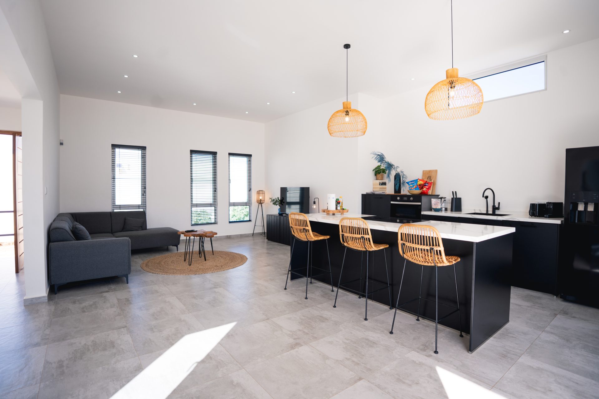 Curacao real estate for sale – Dining area adjacent to the kitchen with stylish lighting and island seating.