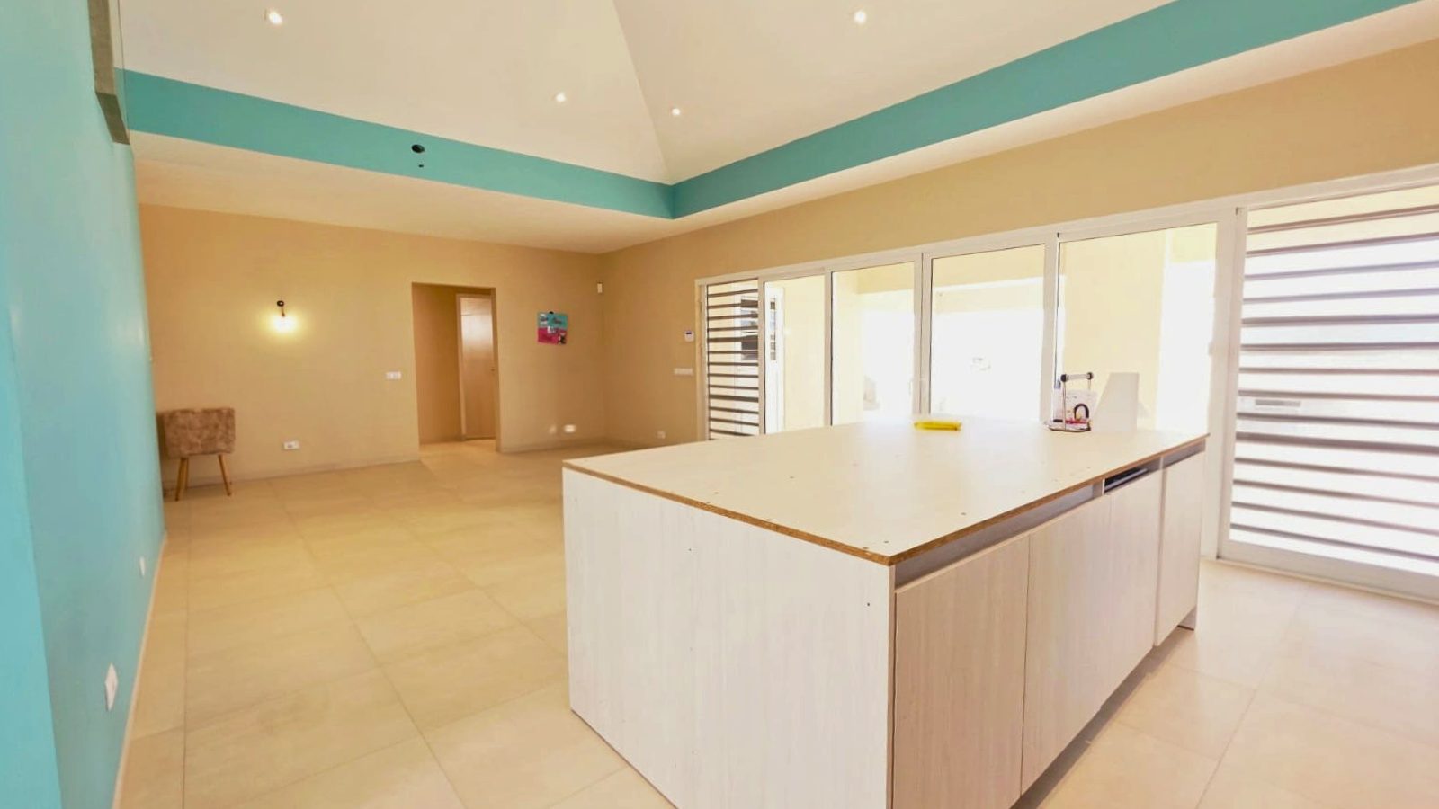 villa for sale in curaçao real estate at Harmonie kitchen with large island bar