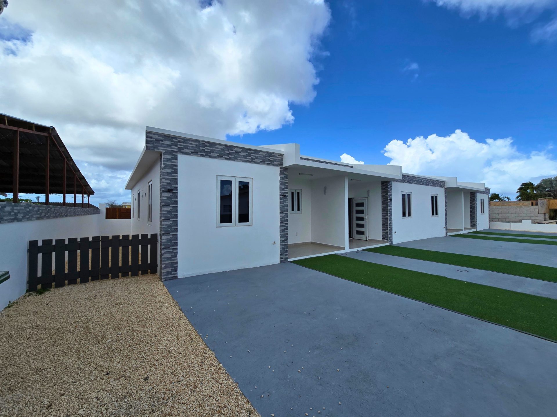 For sale 4-unit apartmentcomplex of 2-bedroom, 1-bathroom apartments.