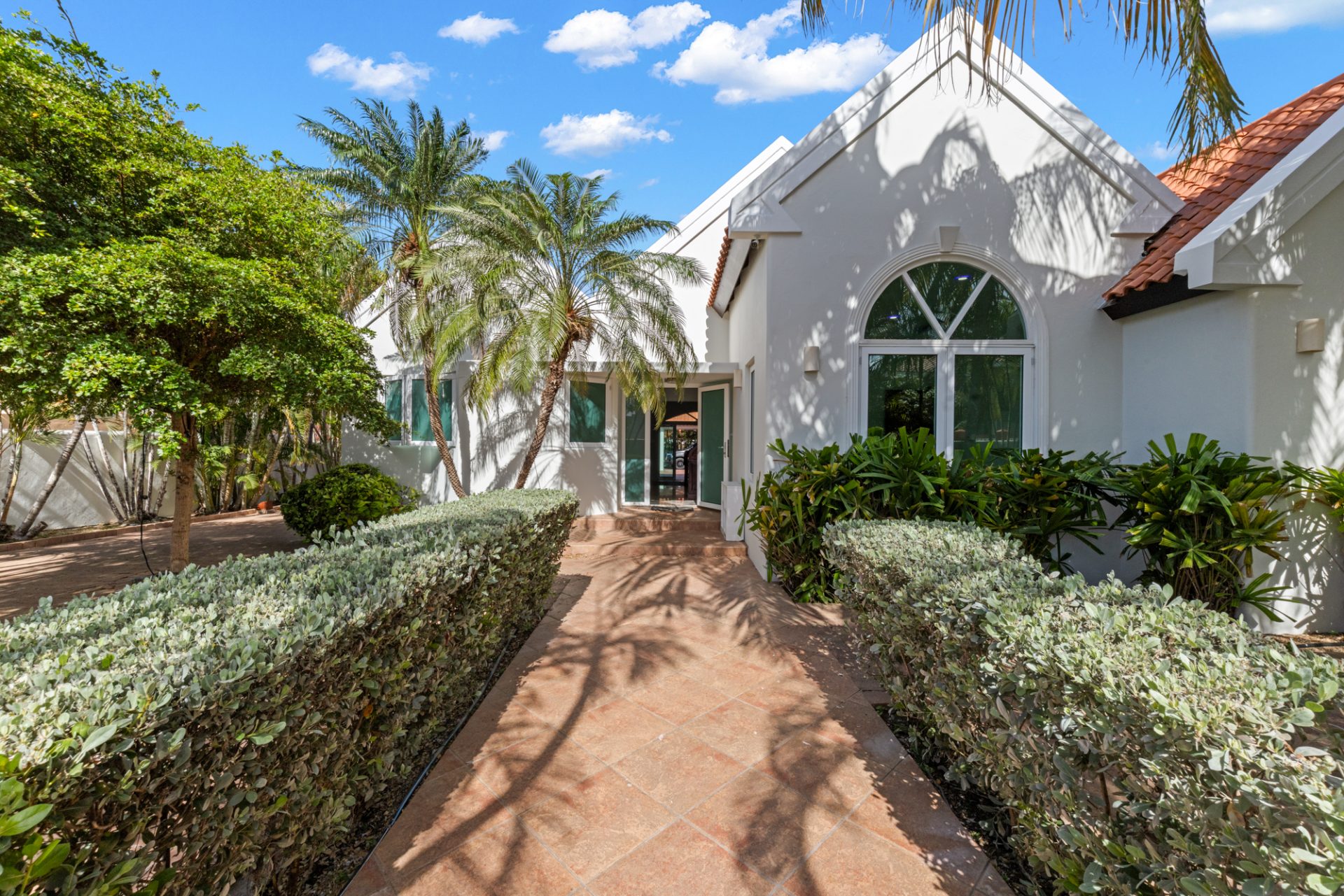 3-bedroom freehold homes for sale in Jan Sofat — photo 1 of 5