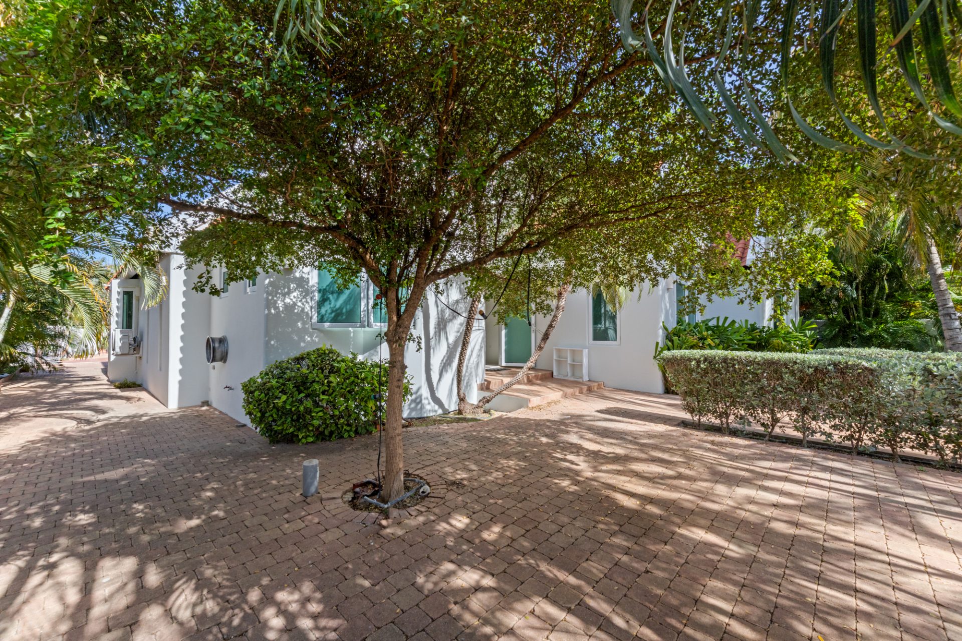 3-bedroom freehold homes for sale in Jan Sofat — photo 3 of 5