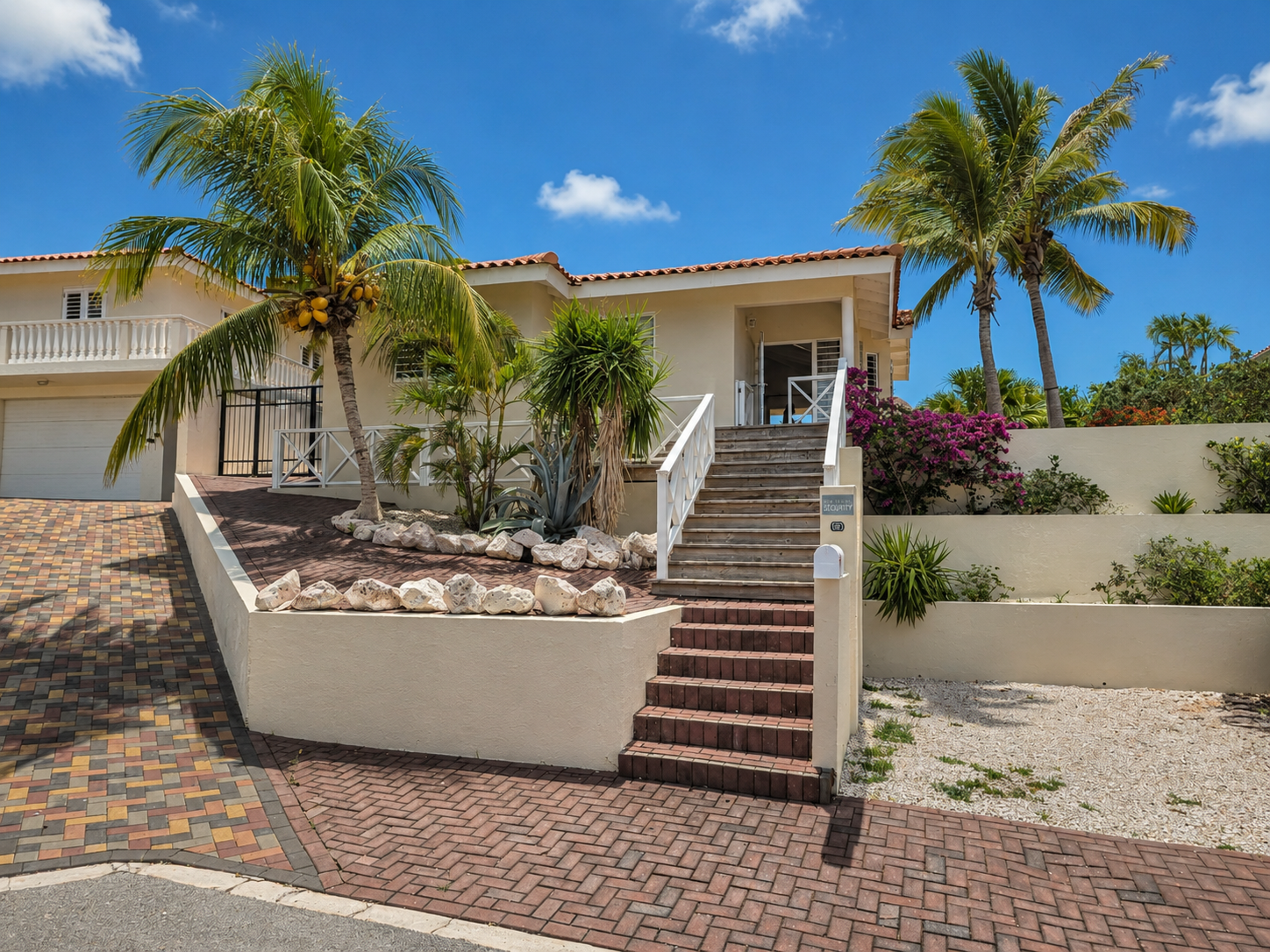 Front entrance of Marbella Estate home in Jan Thiel – Curaçao real estate